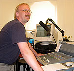 Hasse körde en snabblektion om hur man gör radio.