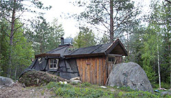 Grans egna Shangri-la. En vinterbonad kta i skogen.