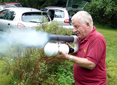 Claes Olsson blundar och skjuter! Den hr kanonen kallas ocks fr The Antenna Launcher.