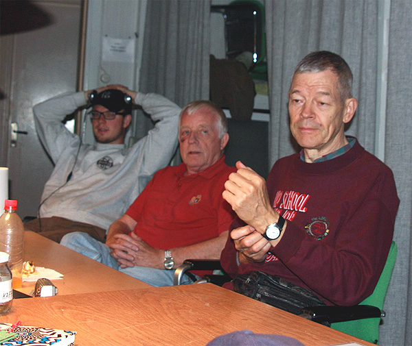 Eric, Claes och Sigge i avslappnad stil p klubbmtet.