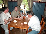 Fika med Stig Granfeldt, Lars Bergstrm och Jan-Erik Jrlebark.