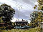 Huset i Bjlverud med mast och antenn.